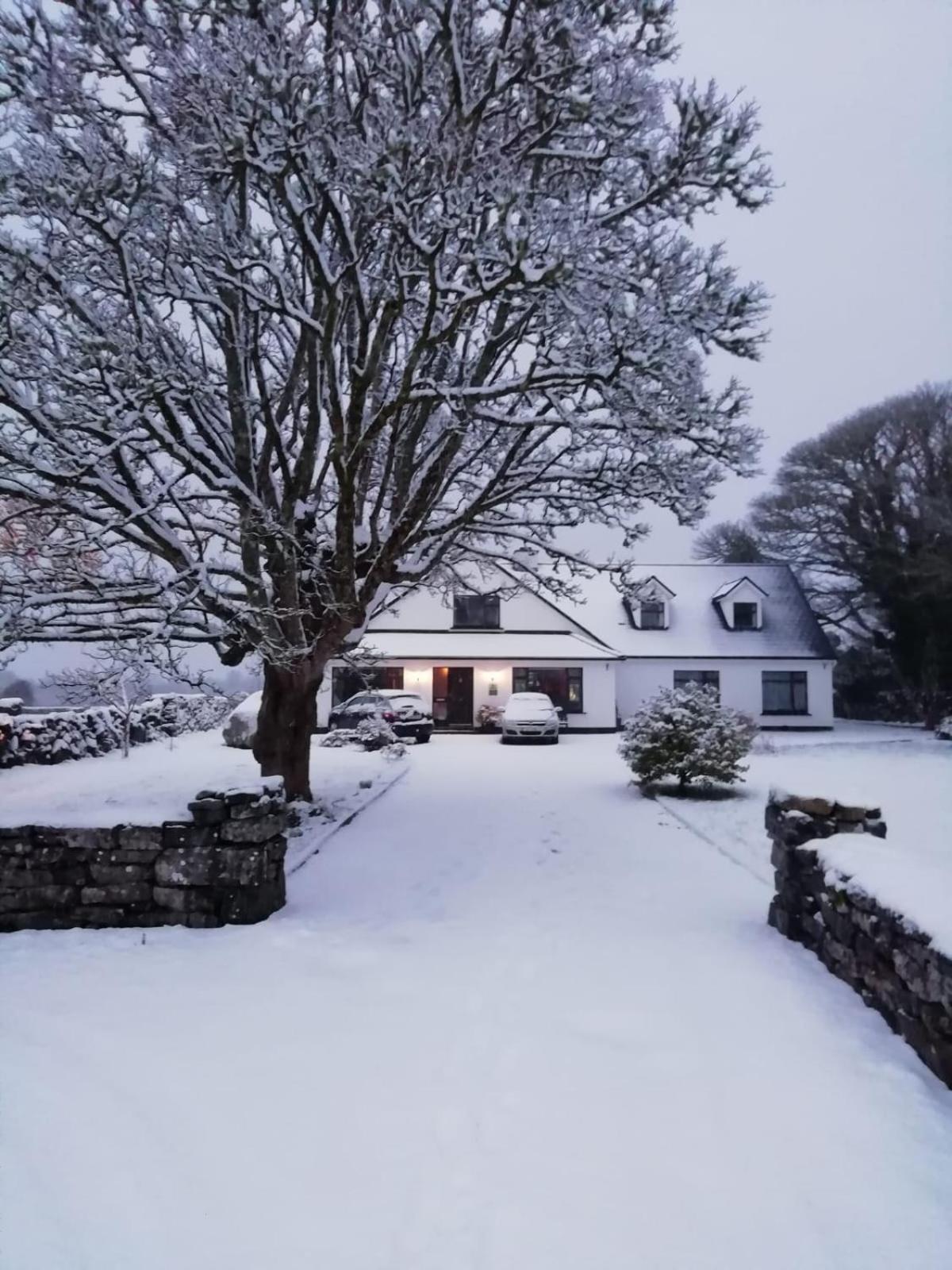 Mountain View Guesthouse Oughterard Esterno foto